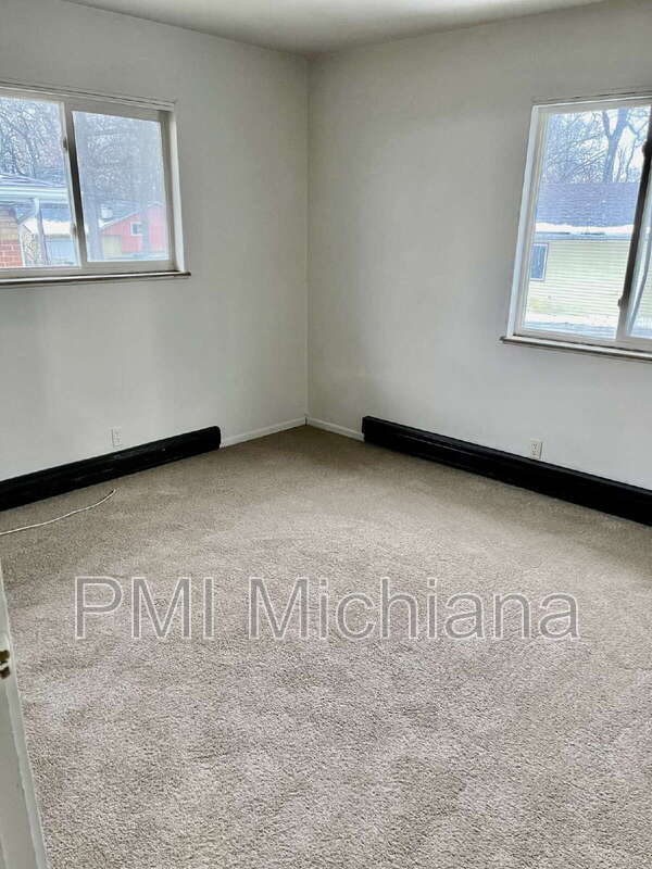 2012 Lathrop St, South Bend, IN 46628 - photo 6