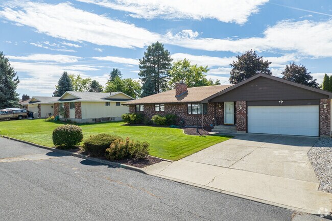 Ramblers and split level homes are found within the North Indian trail neighborhood.