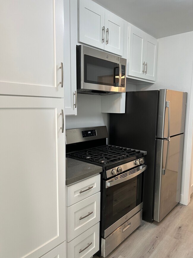 216 S Occidental Blvd unit 312, Los Angeles, CA 90057 - photo 4