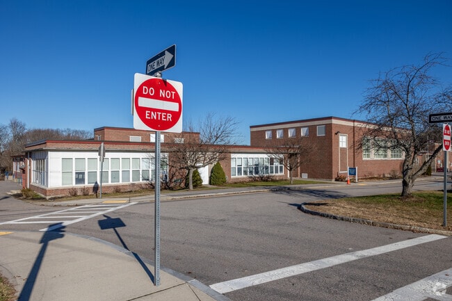 Donald Ross Elementary School in Braintree is easily accessible to residents.
