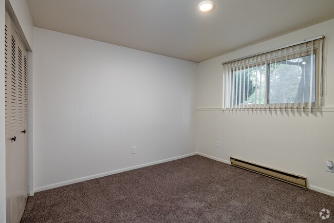 1BR, 1BA - 500SF - Bedroom