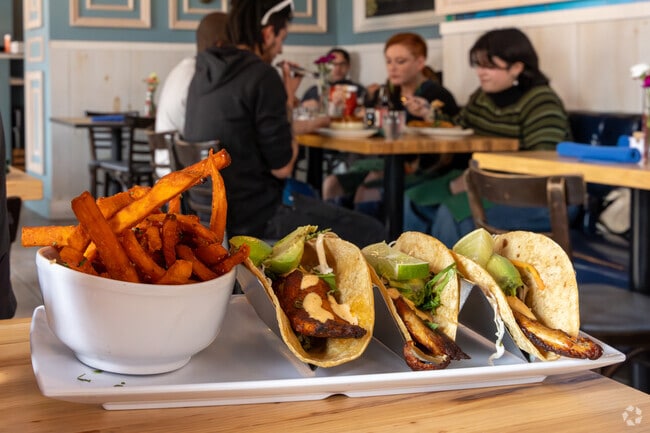 Azul 18 has great fish tacos and other breakfast items to choose from in Pilsen.