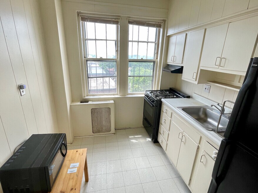 1997 Commonwealth Ave unit 27, Brighton, MA 02135 - photo 1