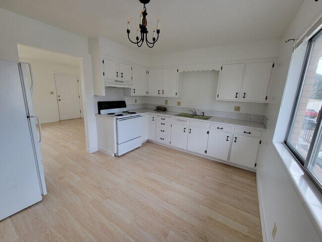 1646 Grandview Dr unit 2, Idaho Falls, ID 83402 - photo 2