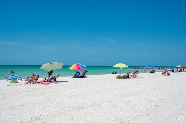 Lido Key families enjoy the beach lifestyle on a regular basis.