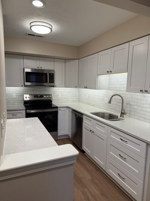 1390 Cedarwood Dr unit 1390, Westlake, OH 44145 - photo 1