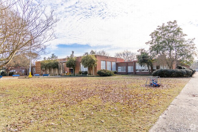 Mary Calcott Elementary empowers students through diverse educational opportunities.