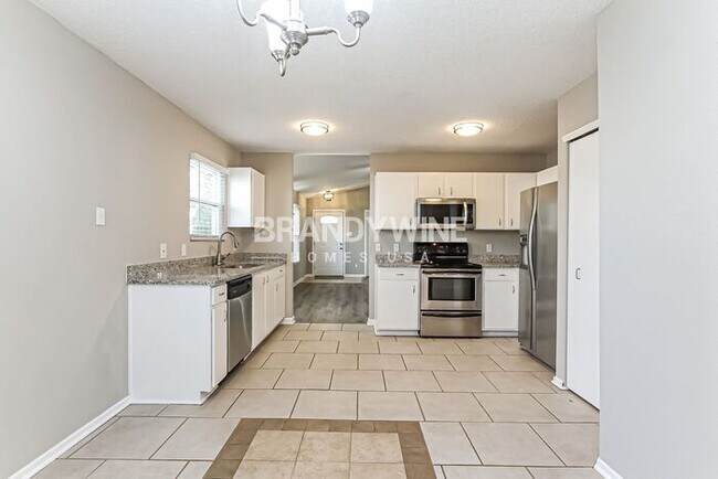 944 Streamside Dr, Greenfield, IN 46140 - photo 7