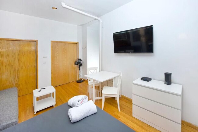 135 E 94th St unit ID1032057P, New York, NY 10128 - photo 4