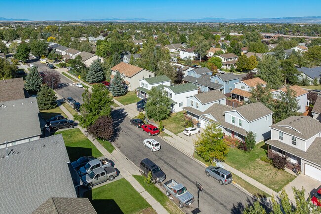 The homes of Bozeman Ponds range in age from mid 20th century ranchers to modern traditional.