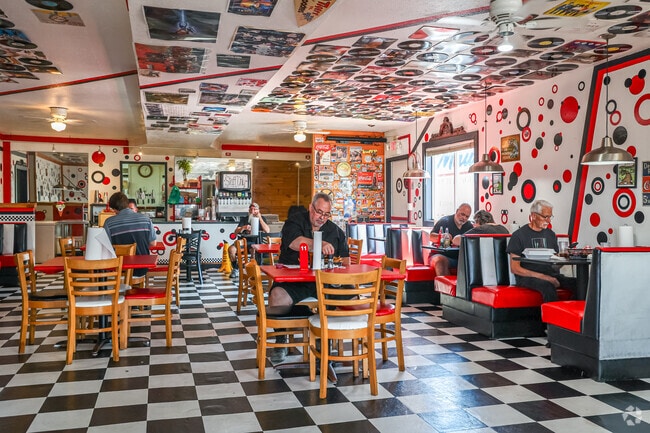 Bergstrom’s Burgers is a family-owned restaurant with a 50’s-style vibe in Chums Corner.