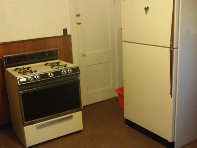 61 Irene St unit Rear, Buffalo, NY 14207 - photo 3