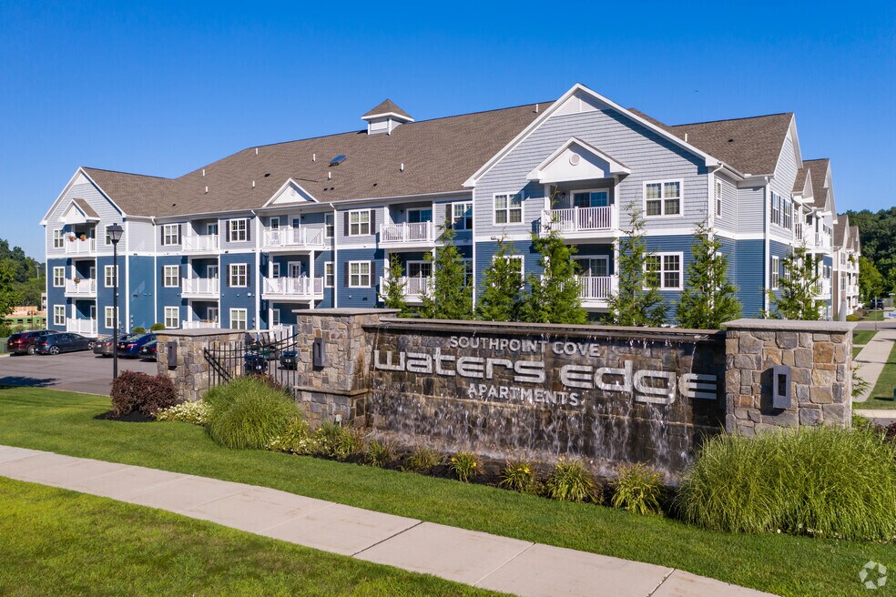 Waters Edge Apartments 1100 Anchor Line Dr, ster, NY
