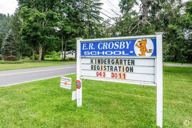 E.R. Crosby Elementary School has 303 students with a student-teacher ratio of 10 to 1.