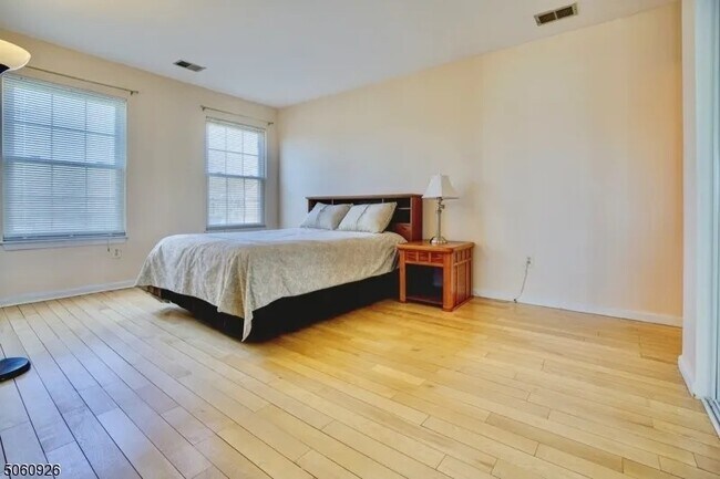 47 Rutgers Dr, Newark, NJ 07103 - photo 5