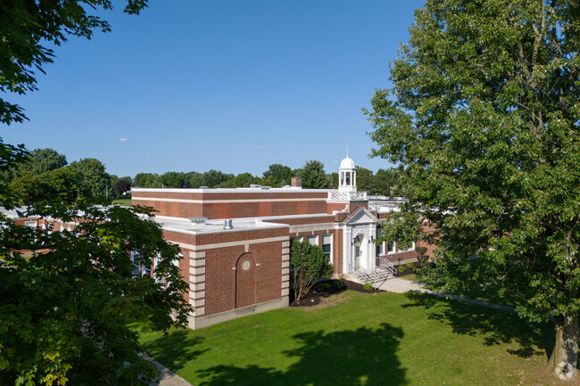 Clarence Center Elementary School has a student teacher ratio of 11 to 1.