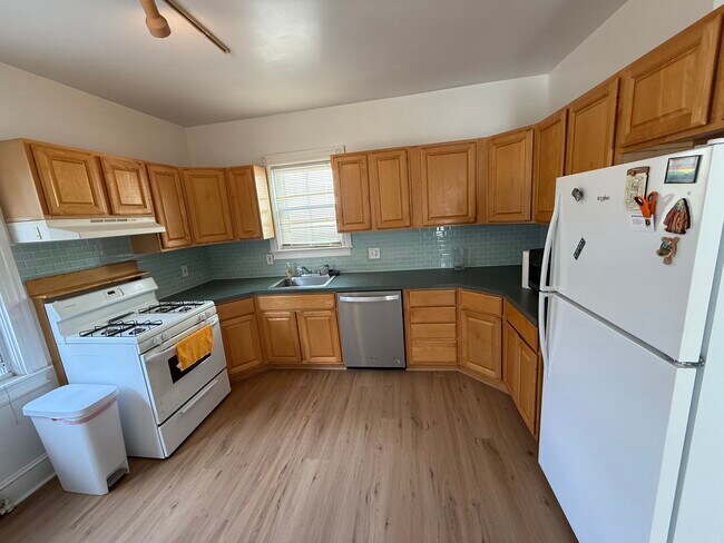 42 Holyoke Rd unit 2, Somerville, MA 02144 - photo 4