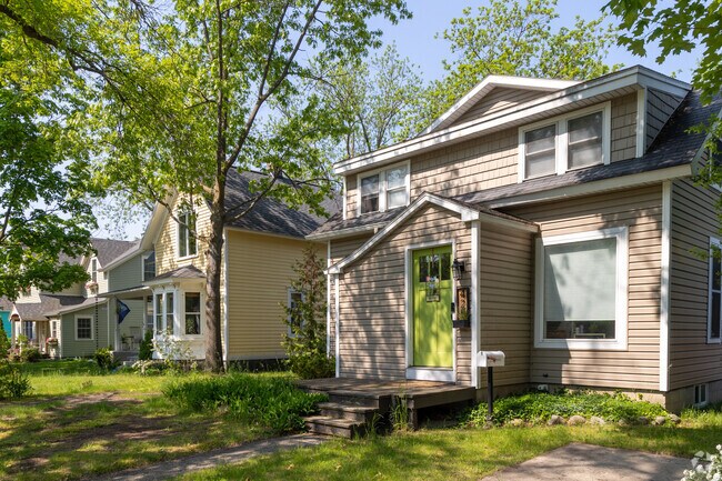 Victorians and more modern homes intermingle seamlessly in the Slabtown neighborhood.