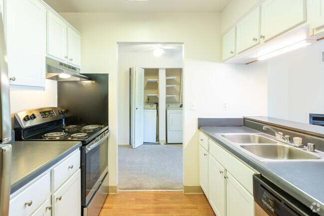 1 BR, 1 BA - The Knoll