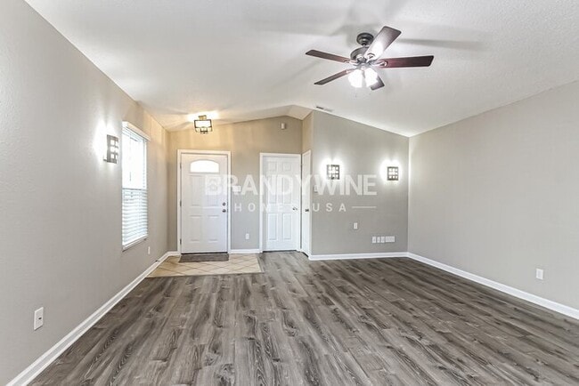 944 Streamside Dr, Greenfield, IN 46140 - photo 5