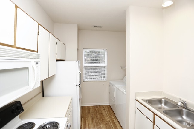 Forest Oaks Apartments, Muncie, IN 47304 - photo 7