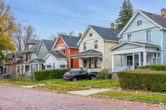 Many homes in Grider feature well-preserved architectural details.