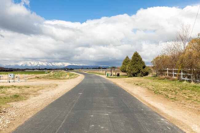 Murdock Trail in Cedar Hills is a popular and scenic walking, jogging, and biking path that stretches for miles through the stunning natural beauty.