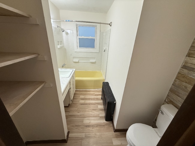 949 W Pike St unit Lower, Clarksburg, WV 26301 - photo 7