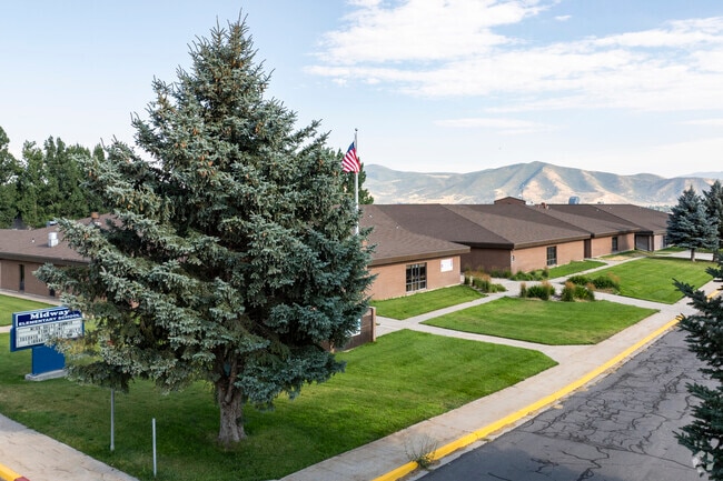 Midway Elementary School has dedicated teacher that have been given an A grade from Niche.