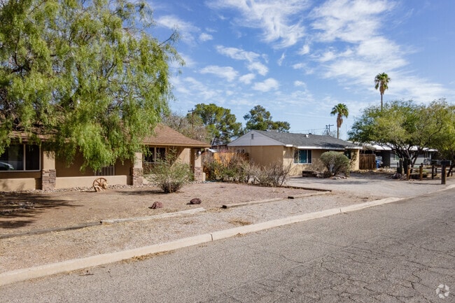 Most yards in Pinecrest, Tucson, are free of grass.