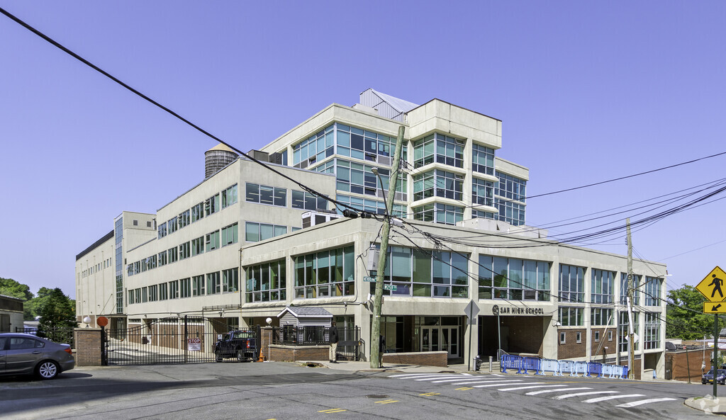 North Riverdale: Sar High School: A co-educational Modern Orthodox yeshiva.