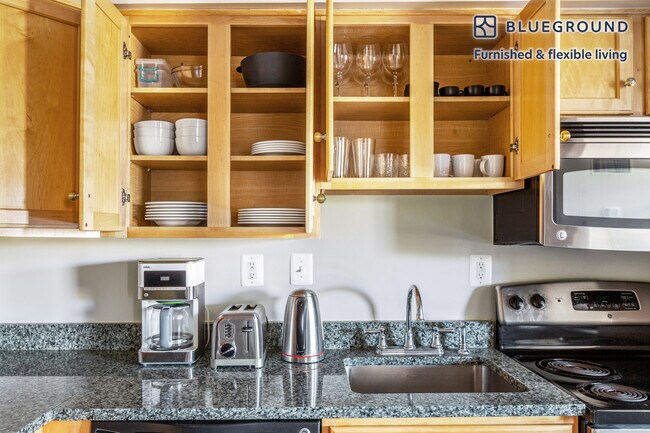 1325 15th St NW unit FL5-ID260, Washington, DC 20005 - photo 7