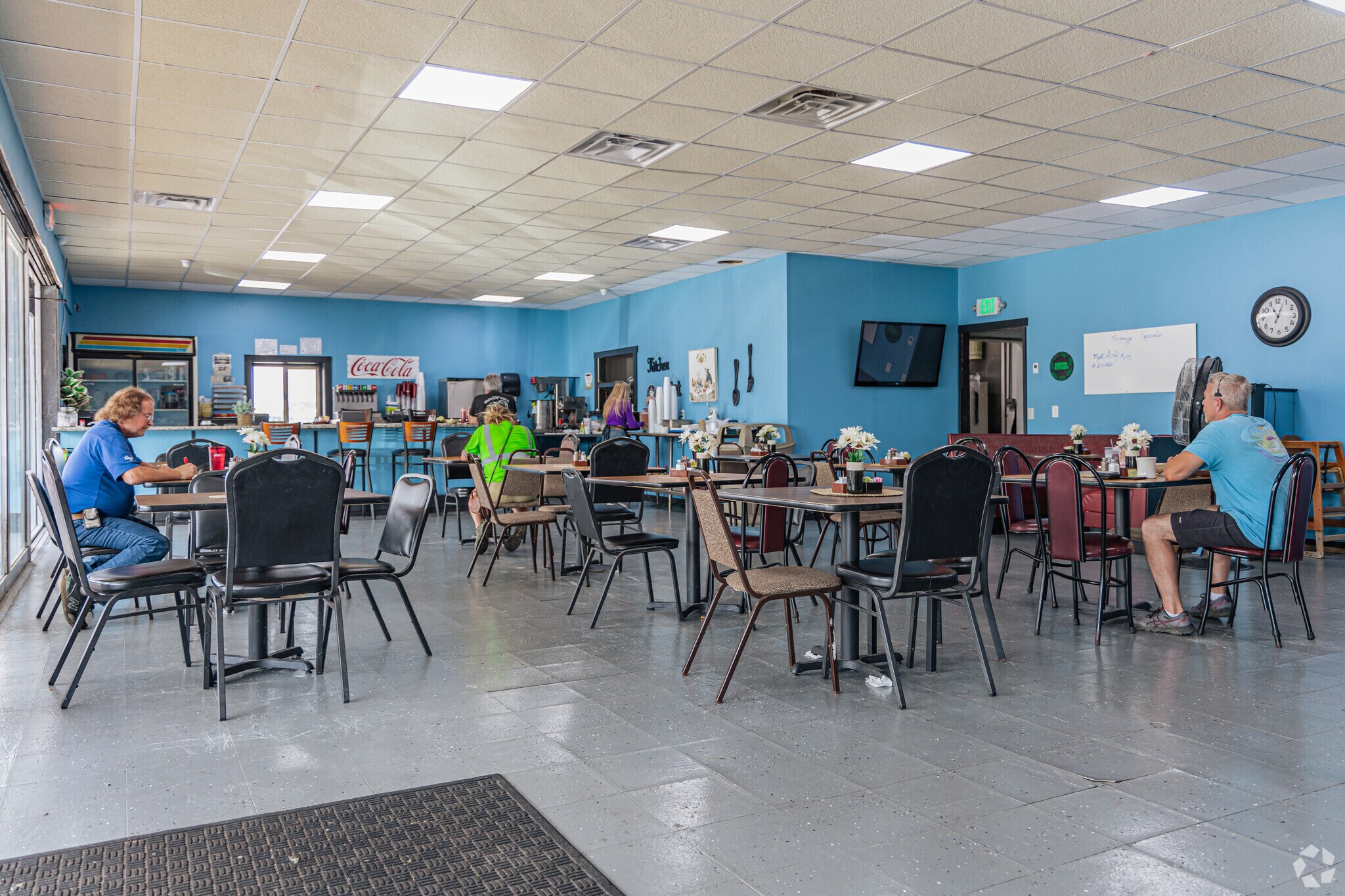 Relax with good friends and enjoy breakfast at Korner Kitchen, in Country Club Hills.