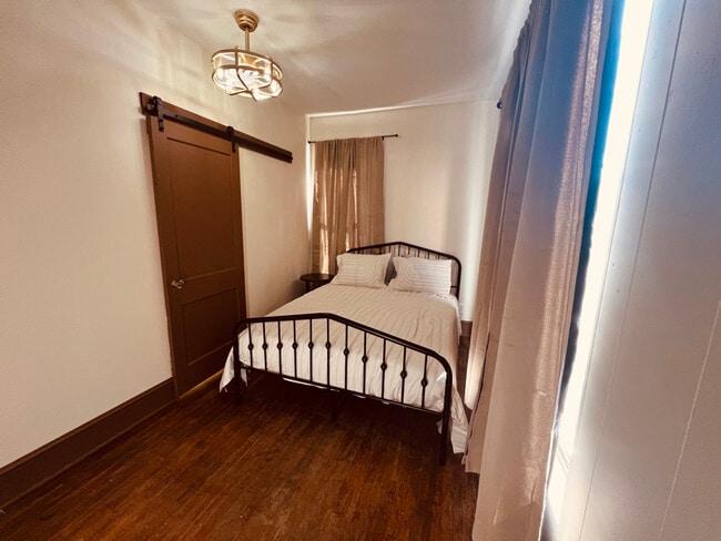 58 Dickenson St unit 2, Williamson, WV 25661 - photo 2