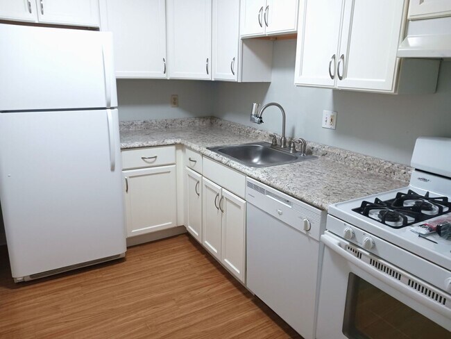 1701 Smith St unit 1701 Smith Unit 302, North Providence, RI 02911 - photo 3