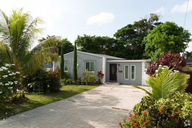 You can find many one story, ranch style homes in the Highland Garden neighborhood.