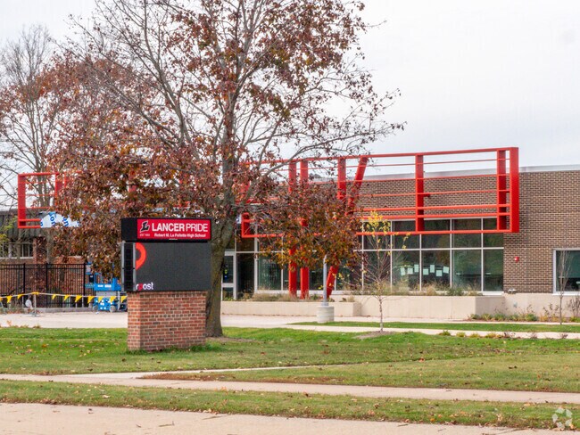 La Follette High School is a fantastic grades 9-12 school in Rolling Meadows.