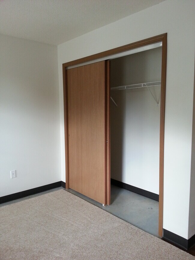 943 S Gilbert St unit 33, Iowa City, IA 52240 - photo 7