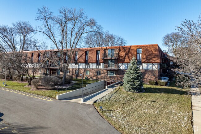 The Newport West Condominiums in the Timmerman West neighborhood offer basement parking for resi