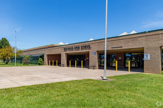 As of 2024, Kenwood High School had a student to teacher ratio of 20:1.