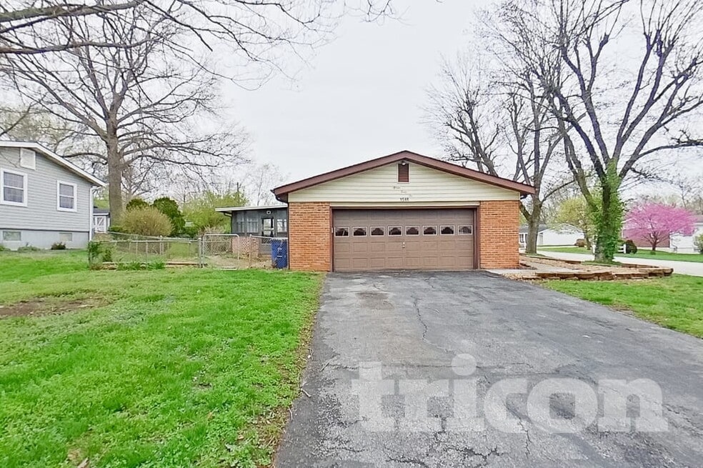 1546 Grant Dr, Saint Charles, MO 63303 - photo 1