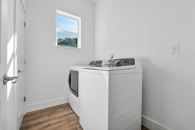 1573 W 16th St, Riviera Beach, FL 33404 - photo 7