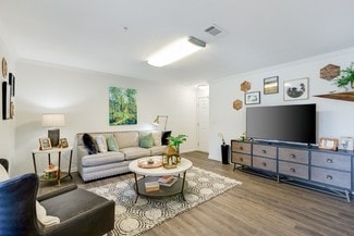 22 Campbell Scenic Dr, Hattiesburg, MS 39401