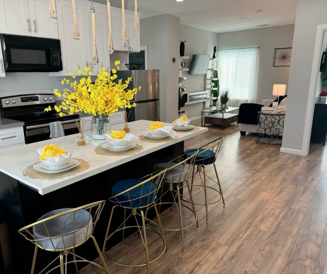 532 Cesar e Chavez Pkwy unit A, San Diego, CA 92113 - photo 3