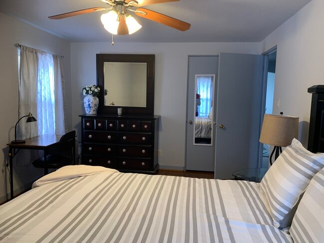 2014 Davis Ave unit FURNISHED 2nd fl, Whiting, IN 46394 - photo 7