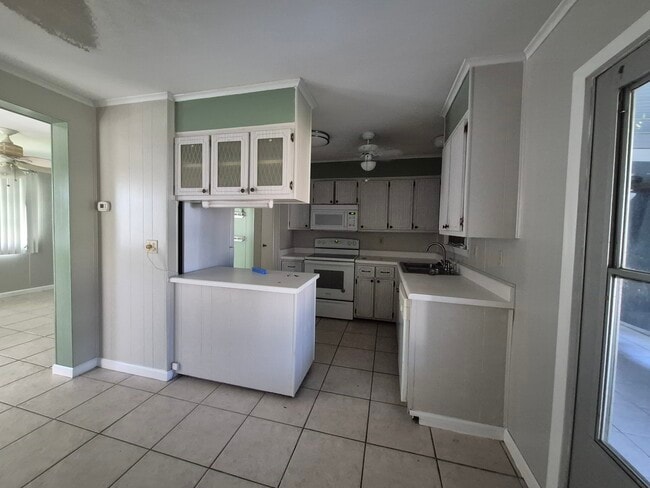 1016 Elm St, Okeechobee, FL 34974 - photo 5