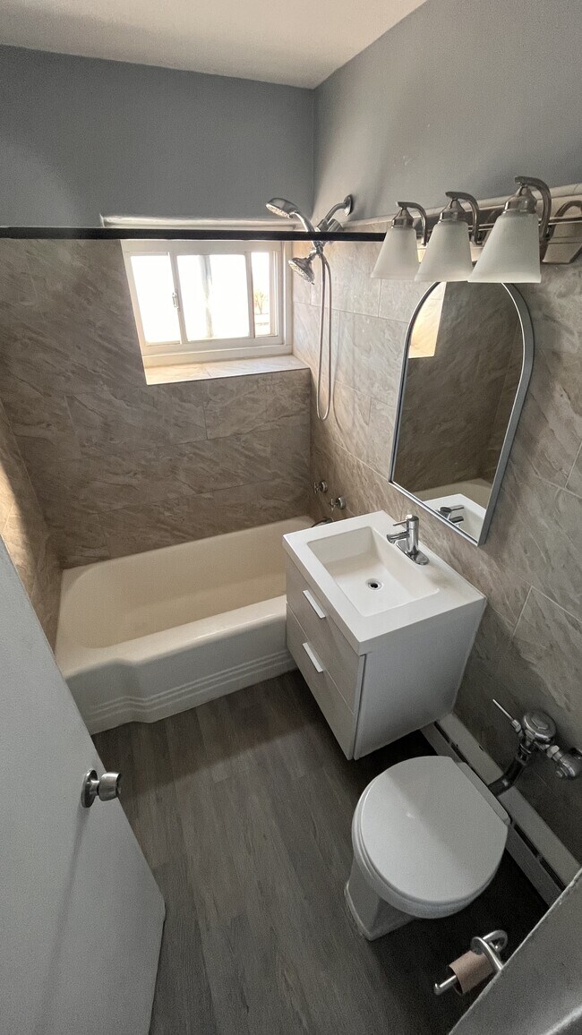 4950 N Marine Dr unit 18B, Chicago, IL 60640 - photo 3