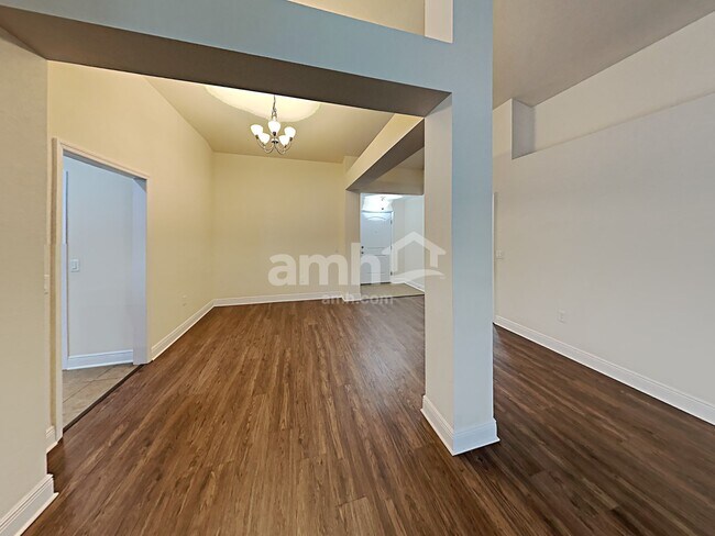 10710 Standing Stone Dr, Wimauma, FL 33598 - photo 3