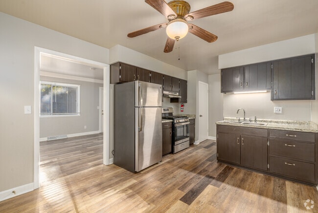 2BR, 2BA - 1,100SF - Kitchen/Dining