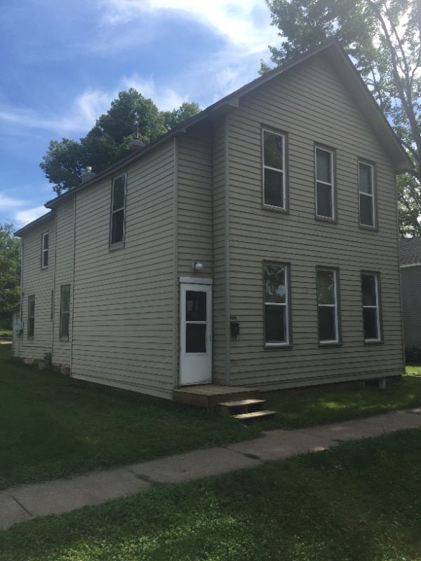 909 2nd Ave Unit Top Unit, Eau Claire, WI 54703